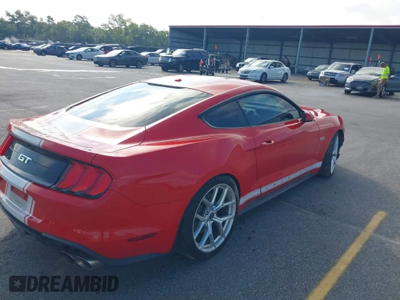 ✅ 2018 Ford Mustang GT • VIN: 1FA6P8CF8J5162859 • Lot: 43028324. Wystawiony na IAAI z przebiegiem 88 531 mil. Bezpłatny archiwum sprzedaży aukcyjnych z USA i szczegółowy raport historii pojazdu na DreamBid. Zdjęcie 4.