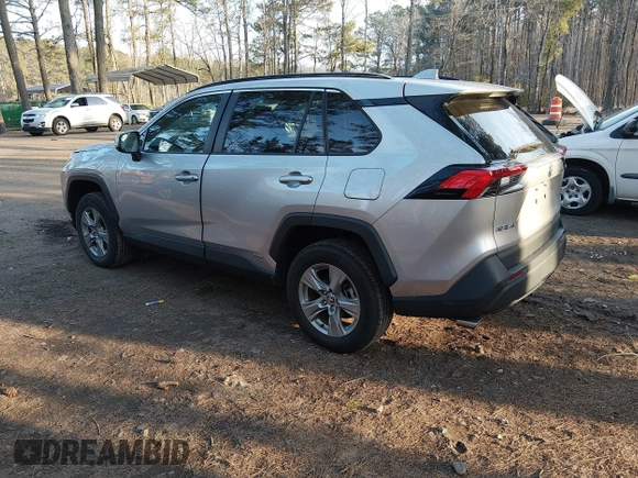 ✅ 2022 Toyota RAV4 Hybrid XLE • VIN: 4T3RWRFV5NU050795 • Lot: 44519955. Wystawiony na IAAI z przebiegiem 42 785 mil. Bezpłatny archiwum sprzedaży aukcyjnych z USA i szczegółowy raport historii pojazdu na DreamBid. Zdjęcie 3.