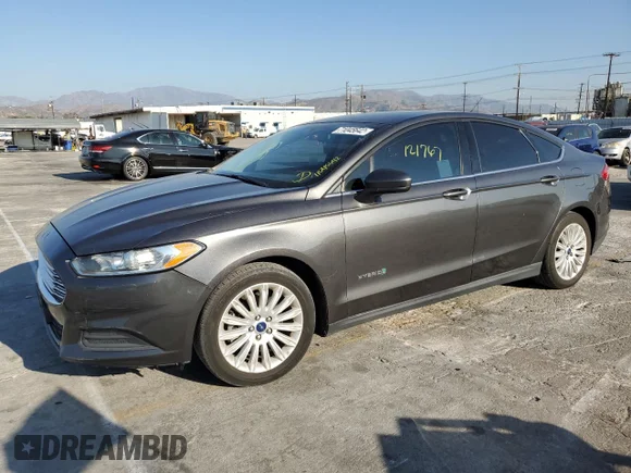 ✅ 2016 Ford Fusion S Hybrid • VIN: 3FA6P0UU6GR318580 • Lot: 71045642. Wystawiony na Copart z przebiegiem 121 767 mil. Bezpłatny archiwum sprzedaży aukcyjnych z USA i szczegółowy raport historii pojazdu na DreamBid. Zdjęcie 1.