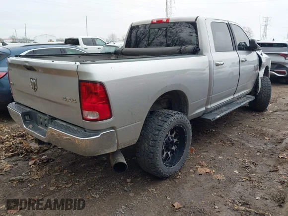 ✅ 2018 Ram 2500 SLT • VIN: 3C6UR5DL0JG245815 • Lot: 43717796. Wystawiony na IAAI z przebiegiem 194 418 mil. Bezpłatny archiwum sprzedaży aukcyjnych z USA i szczegółowy raport historii pojazdu na DreamBid. Zdjęcie 4.