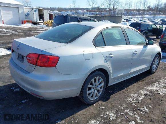 ✅ 2013 Volkswagen Jetta SE • VIN: 3VWDP7AJ3DM363468 • Lot: 44242291. Wystawiony na IAAI z przebiegiem 126 261 mil. Bezpłatny archiwum sprzedaży aukcyjnych z USA i szczegółowy raport historii pojazdu na DreamBid. Zdjęcie 4.