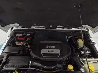 ✅ 2014 Jeep Wrangler Unlimited Sahara • VIN: 1C4BJWEG9EL206986 • Лот: 65411765. Опубликован ранее на Copart с пробегом 125 747 миль. Бесплатный доступ к архиву аукционных продаж из США и подробный отчёт об истории автомобиля на DreamBid. Изображение 15.