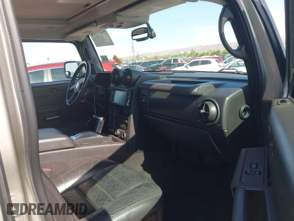 ✅ 2005 Hummer H2 SUT • VIN: 5GRGN22UX5H126904 • Lot: 42395323. Wystawiony na IAAI z przebiegiem 88 594 mil. Bezpłatny archiwum sprzedaży aukcyjnych z USA i szczegółowy raport historii pojazdu na DreamBid. Zdjęcie 5.
