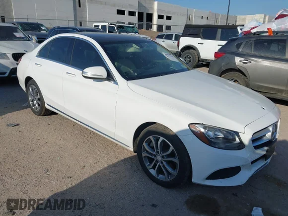 ✅ 2015 Mercedes-Benz C 300 Luxury • VIN: 55SWF4KB1FU012178 • Лот: 42761280. Опубликован ранее на IAAI с пробегом 138 540 миль. Бесплатный доступ к архиву аукционных продаж из США и подробный отчёт об истории автомобиля на DreamBid. Изображение 1.