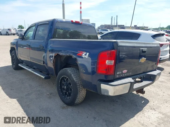 ✅ 2011 Chevrolet Silverado 1500 LT • VIN: 3GCPKSE34BG104383 • Лот: 45280880. Опубліковано раніше на IAAI з пробігом 216 170 миль. Безкоштовний доступ до архіву аукціонних продажів зі США та докладний звіт про історію автомобіля на DreamBid. Зображення 3.