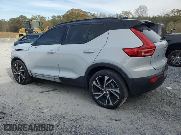 ✅ 2021 Volvo XC40 R-Design • VIN: YV4162UM4M2450625 • Lot: 83684794. Wystawiony na Copart z przebiegiem 55 839 mil. Bezpłatny archiwum sprzedaży aukcyjnych z USA i szczegółowy raport historii pojazdu na DreamBid. Zdjęcie 2.