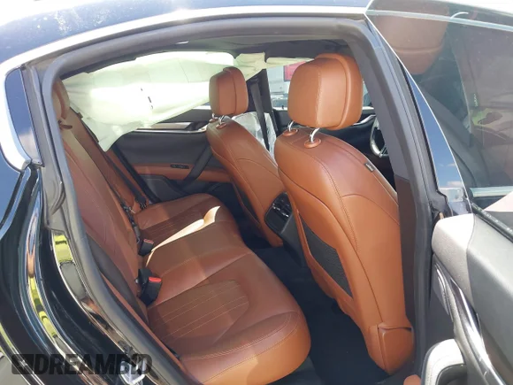 ✅ 2018 Maserati Ghibli • VIN: ZAM57XSA4J1304973 • Lot: 42354754. Wystawiony na IAAI z przebiegiem 45 619 mil. Bezpłatny archiwum sprzedaży aukcyjnych z USA i szczegółowy raport historii pojazdu na DreamBid. Zdjęcie 8.