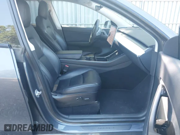 ✅ 2021 Tesla Model Y Performance • VIN: 5YJYGDEF5MF121536 • Lot: 45318908. Wystawiony na IAAI z przebiegiem 61 437 mil. Bezpłatny archiwum sprzedaży aukcyjnych z USA i szczegółowy raport historii pojazdu na DreamBid. Zdjęcie 5.