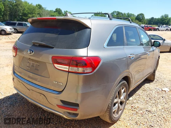 ✅ 2016 Kia Sorento SX • VIN: 5XYPK4A50GG103725 • Lot: 45304349. Wystawiony na IAAI z przebiegiem 136 972 mil. Bezpłatny archiwum sprzedaży aukcyjnych z USA i szczegółowy raport historii pojazdu na DreamBid. Zdjęcie 4.