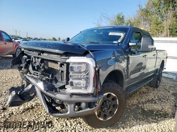 ✅ 2025 Ford F-350 Platinum • VIN: 1FT8W3BN4SEC14345 • Lot: 69865445. Wystawiony na Copart z przebiegiem 13 765 mil. Bezpłatny archiwum sprzedaży aukcyjnych z USA i szczegółowy raport historii pojazdu na DreamBid. Zdjęcie 1.