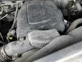 ✅ 2018 GMC Sierra 2500HD • VIN: 1GT02REG4JZ174493 • Lot: 84643744. Wystawiony na Copart z przebiegiem 110 487 mil. Bezpłatny archiwum sprzedaży aukcyjnych z USA i szczegółowy raport historii pojazdu na DreamBid. Zdjęcie 15.