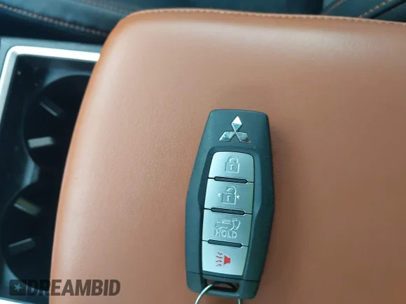 ✅ 2022 Mitsubishi Outlander SEL • VIN: JA4J3VA81NZ056930 • Lot: 45365727. Wystawiony na IAAI z przebiegiem 95 412 mil. Bezpłatny archiwum sprzedaży aukcyjnych z USA i szczegółowy raport historii pojazdu na DreamBid. Zdjęcie 11.