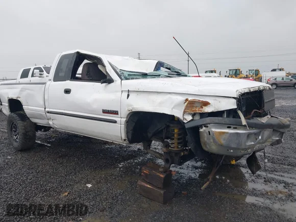 ✅ 2000 Dodge 2500 • VIN: 3B7KF236XYG143998 • Lot: 43950308. Wystawiony na IAAI z przebiegiem 276 816 mil. Bezpłatny archiwum sprzedaży aukcyjnych z USA i szczegółowy raport historii pojazdu na DreamBid. Zdjęcie 1.