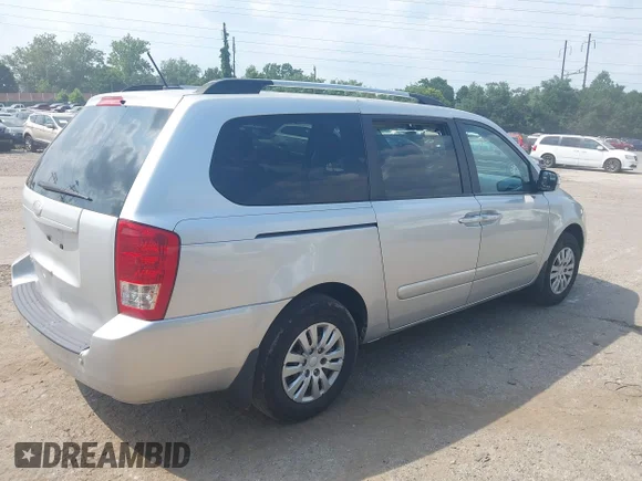 ✅ 2014 Kia Sedona LX • VIN: KNDMG4C79E6577773 • Лот: 45530804. Опубліковано раніше на IAAI з пробігом 138 815 миль. Безкоштовний доступ до архіву аукціонних продажів зі США та докладний звіт про історію автомобіля на DreamBid. Зображення 4.