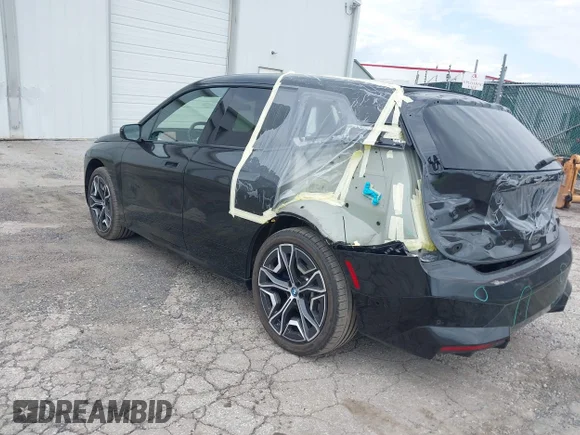 ✅ 2024 BMW iX xDrive50 • VIN: WB523CF03RCN81221 • Lot: 42029754. Wystawiony na IAAI z przebiegiem Nie podano. Bezpłatny archiwum sprzedaży aukcyjnych z USA i szczegółowy raport historii pojazdu na DreamBid. Zdjęcie 3.
