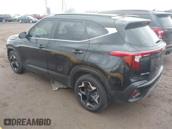 ✅ 2024 Kia Seltos EX • VIN: KNDERCAA0R7576440 • Lot: 44034992. Wystawiony na IAAI z przebiegiem 57 909 mil. Bezpłatny archiwum sprzedaży aukcyjnych z USA i szczegółowy raport historii pojazdu na DreamBid. Zdjęcie 3.