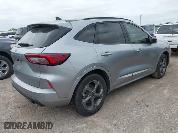✅ 2024 Ford Escape ST-Line • VIN: 1FMCU0MN4RUB10820 • Lot: 45105412. Wystawiony na IAAI z przebiegiem Nie podano. Bezpłatny archiwum sprzedaży aukcyjnych z USA i szczegółowy raport historii pojazdu na DreamBid. Zdjęcie 4.