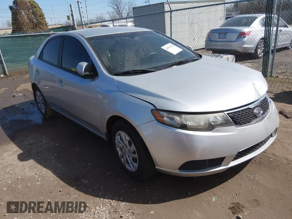 ✅ 2013 Kia Forte LX • VIN: KNAFT4A29D5670404 • Lot: 44593426. Wystawiony na IAAI z przebiegiem 120 169 mil. Bezpłatny archiwum sprzedaży aukcyjnych z USA i szczegółowy raport historii pojazdu na DreamBid. Zdjęcie 1.