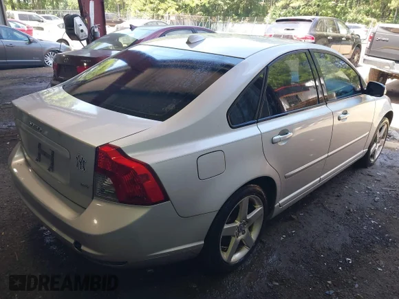 ✅ 2008 Volvo S40 2.4L • VIN: YV1MS382282382965 • Лот: 42407066. Опубліковано раніше на IAAI з пробігом 194 377 миль. Безкоштовний доступ до архіву аукціонних продажів зі США та докладний звіт про історію автомобіля на DreamBid. Зображення 4.