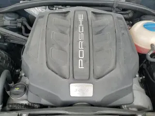 ✅ 2018 Porsche Macan GTS • VIN: WP1AG2A56JLB61957 • Lot: 81249685. Wystawiony na Copart z przebiegiem 118 144 mil. Bezpłatny archiwum sprzedaży aukcyjnych z USA i szczegółowy raport historii pojazdu na DreamBid. Zdjęcie 14.