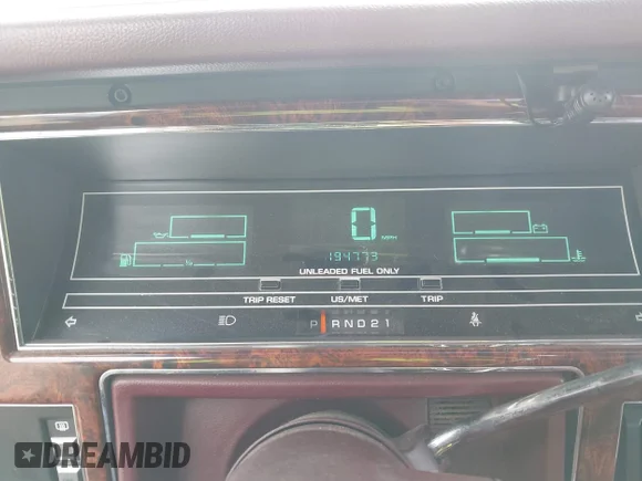 ✅ 1988 Chrysler New Yorker • VIN: 1C3BU6635JD227216 • Lot: 44202621. Wystawiony na IAAI z przebiegiem 194 773 mil. Bezpłatny archiwum sprzedaży aukcyjnych z USA i szczegółowy raport historii pojazdu na DreamBid. Zdjęcie 7.