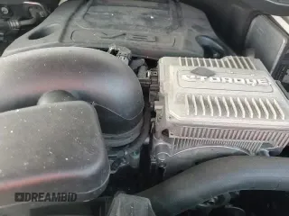 ✅ 2022 Jeep Wagoneer Series III • VIN: 1C4SJUDT1NS130785 • Lot: 70738455. Wystawiony na Copart z przebiegiem 68 581 mil. Bezpłatny archiwum sprzedaży aukcyjnych z USA i szczegółowy raport historii pojazdu na DreamBid. Zdjęcie 16.