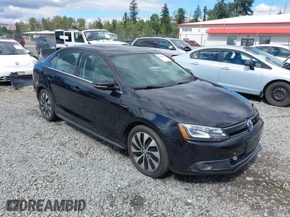 ✅ 2013 Volkswagen Jetta Hybrid • VIN: 3VW637AJ4DM233168 • Lot: 45354267. Wystawiony na IAAI z przebiegiem 193 249 mil. Bezpłatny archiwum sprzedaży aukcyjnych z USA i szczegółowy raport historii pojazdu na DreamBid. Zdjęcie 1.