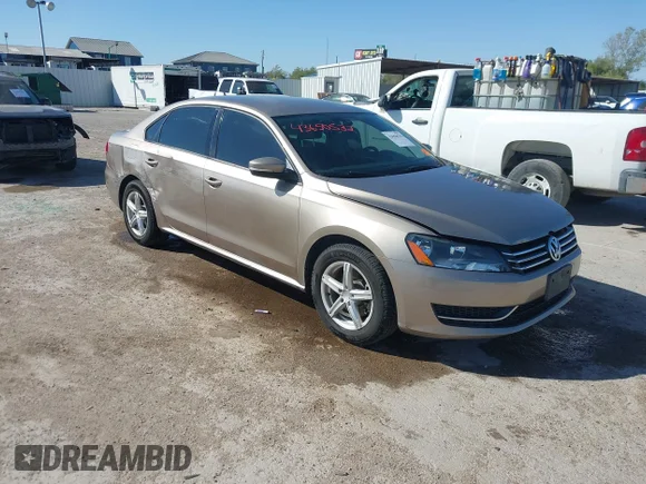 ✅ 2015 Volkswagen Passat S • VIN: 1VWAS7A39FC081083 • Lot: 43650532. Wystawiony na IAAI z przebiegiem 124 125 mil. Bezpłatny archiwum sprzedaży aukcyjnych z USA i szczegółowy raport historii pojazdu na DreamBid. Zdjęcie 1.
