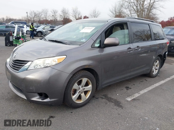 ✅ 2011 Toyota Sienna LE • VIN: 5TDKK3DC1BS044579 • Lot: 43721603. Wystawiony na IAAI z przebiegiem 168 625 mil. Bezpłatny archiwum sprzedaży aukcyjnych z USA i szczegółowy raport historii pojazdu na DreamBid. Zdjęcie 2.