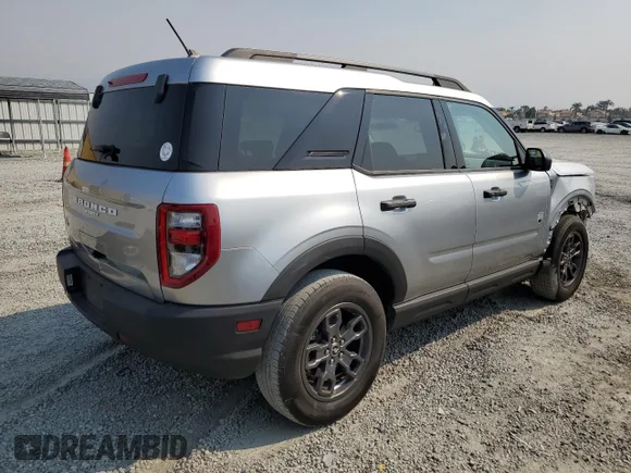 ✅ 2022 Ford Bronco Sport Big Bend • VIN: 3FMCR9B60NRD42897 • Lot: 70452984. Wystawiony na Copart z przebiegiem 15 293 mil. Bezpłatny archiwum sprzedaży aukcyjnych z USA i szczegółowy raport historii pojazdu na DreamBid. Zdjęcie 3.