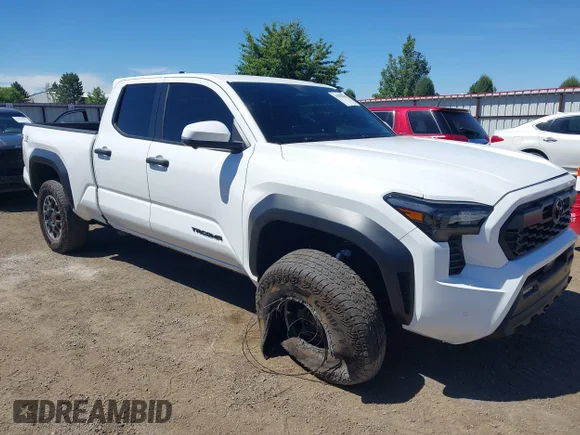 ✅ 2026 Toyota Tacoma SR5 • VIN: 3TMLB5JN8TM215044 • Lot: 45562018. Wystawiony na IAAI z przebiegiem Nie podano. Bezpłatny archiwum sprzedaży aukcyjnych z USA i szczegółowy raport historii pojazdu na DreamBid. Zdjęcie 1.