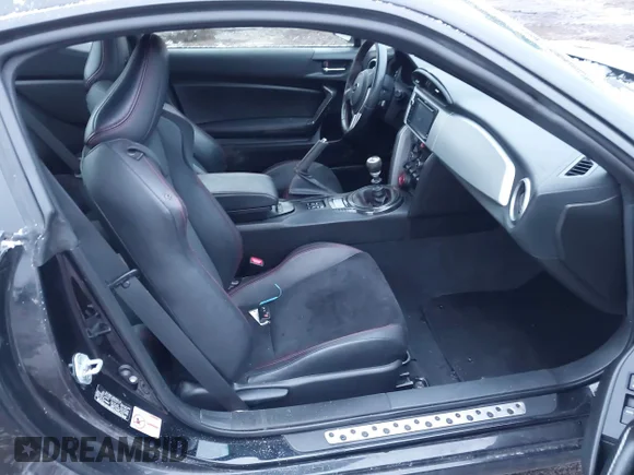 ✅ 2013 Subaru BRZ Limited • VIN: JF1ZCAC10D1610771 • Lot: 41146845. Wystawiony na IAAI z przebiegiem 68 136 mil. Bezpłatny archiwum sprzedaży aukcyjnych z USA i szczegółowy raport historii pojazdu na DreamBid. Zdjęcie 5.