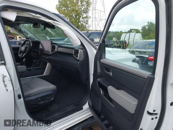 ✅ 2022 Toyota Tundra Limited • VIN: 5TFJA5DB7NX021209 • Lot: 43361893. Wystawiony na IAAI z przebiegiem 30 445 mil. Bezpłatny archiwum sprzedaży aukcyjnych z USA i szczegółowy raport historii pojazdu na DreamBid. Zdjęcie 5.