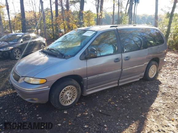 ✅ 1997 Chrysler Town & Country LXi • VIN: 1C4GP64L4VB246739 • Лот: 43612446. Опубліковано раніше на IAAI з пробігом 107 003 миль. Безкоштовний доступ до архіву аукціонних продажів зі США та докладний звіт про історію автомобіля на DreamBid. Зображення 2.