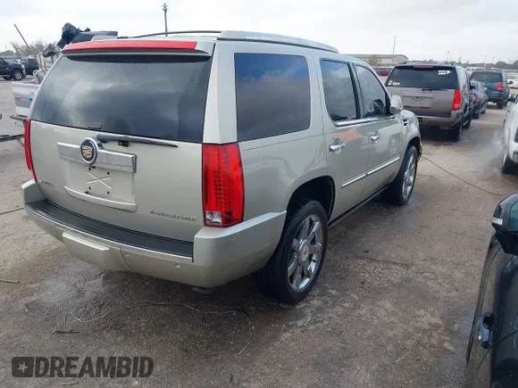 ✅ 2014 Cadillac Escalade Luxury • VIN: 1GYS3BEF3ER232355 • Lot: 44008968. Wystawiony na IAAI z przebiegiem 149 260 mil. Bezpłatny archiwum sprzedaży aukcyjnych z USA i szczegółowy raport historii pojazdu na DreamBid. Zdjęcie 4.