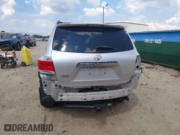 ✅ 2013 Toyota Highlander SE • VIN: 5TDBK3EH1DS202187 • Лот: 45122439. Опубліковано раніше на IAAI з пробігом 232 349 миль. Безкоштовний доступ до архіву аукціонних продажів зі США та докладний звіт про історію автомобіля на DreamBid. Зображення 6.