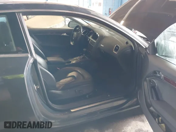 ✅ 2009 Audi A5 • VIN: WAUDK78T29A049174 • Lot: 42196460. Wystawiony na IAAI z przebiegiem 171 255 mil. Bezpłatny archiwum sprzedaży aukcyjnych z USA i szczegółowy raport historii pojazdu na DreamBid. Zdjęcie 5.