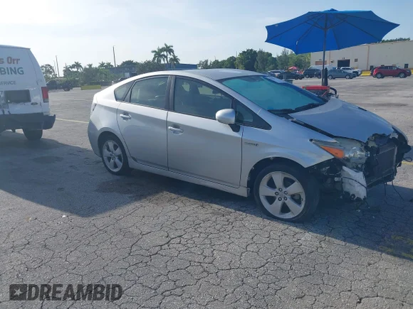 ✅ 2014 Toyota Prius Four • VIN: JTDKN3DU8E1755696 • Lot: 43069173. Wystawiony na IAAI z przebiegiem 84 303 mil. Bezpłatny archiwum sprzedaży aukcyjnych z USA i szczegółowy raport historii pojazdu na DreamBid. Zdjęcie 1.