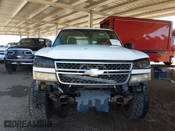 ✅ 2005 Chevrolet Silverado 2500HD Work Truck • VIN: 1GCHC29U05E161440 • Lot: 44882482. Wystawiony na IAAI z przebiegiem 388 118 mil. Bezpłatny archiwum sprzedaży aukcyjnych z USA i szczegółowy raport historii pojazdu na DreamBid. Zdjęcie 6.