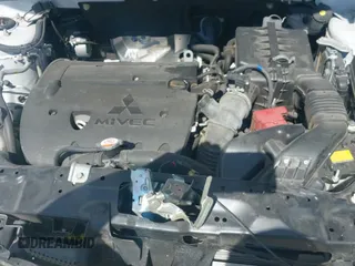 ✅ 2022 Mitsubishi Outlander ES • VIN: JA4APUAU1NU016680 • Lot: 43361927. Wystawiony na IAAI z przebiegiem 78 805 mil. Bezpłatny archiwum sprzedaży aukcyjnych z USA i szczegółowy raport historii pojazdu na DreamBid. Zdjęcie 20.