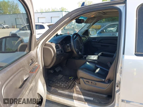 ✅ 2014 GMC Yukon XL Denali • VIN: 1GKS2MEF1ER217328 • Лот: 45122385. Опубликован ранее на IAAI с пробегом 225 523 миль. Бесплатный доступ к архиву аукционных продаж из США и подробный отчёт об истории автомобиля на DreamBid. Изображение 5.