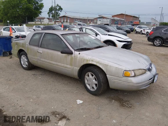 ✅ 1996 Mercury Cougar XR7 • VIN: 1MELM62W4TH628895 • Lot: 45024768. Wystawiony na IAAI z przebiegiem 210 162 mil. Bezpłatny archiwum sprzedaży aukcyjnych z USA i szczegółowy raport historii pojazdu na DreamBid. Zdjęcie 1.