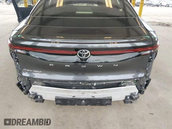 ✅ 2024 Toyota Crown XLE • VIN: JTDAAAAF2R3024032 • Lot: 45497903. Wystawiony na IAAI z przebiegiem 41 020 mil. Bezpłatny archiwum sprzedaży aukcyjnych z USA i szczegółowy raport historii pojazdu na DreamBid. Zdjęcie 6.