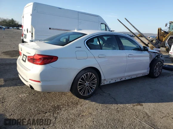 ✅ 2019 BMW 5 Series 530e xDrive • VIN: WBAJB1C54KB375129 • Lot: 46234993. Wystawiony na Copart z przebiegiem 75 228 mil. Bezpłatny archiwum sprzedaży aukcyjnych z USA i szczegółowy raport historii pojazdu na DreamBid. Zdjęcie 3.