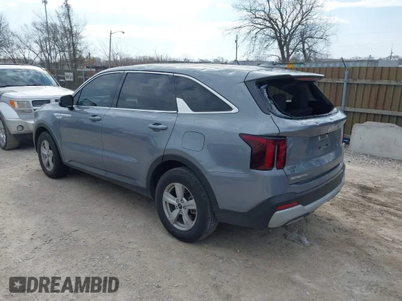 ✅ 2025 Kia Sorento LX • VIN: 5XYRG4JC4SG382386 • Lot: 44700406. Wystawiony na IAAI z przebiegiem 9 987 mil. Bezpłatny archiwum sprzedaży aukcyjnych z USA i szczegółowy raport historii pojazdu na DreamBid. Zdjęcie 3.