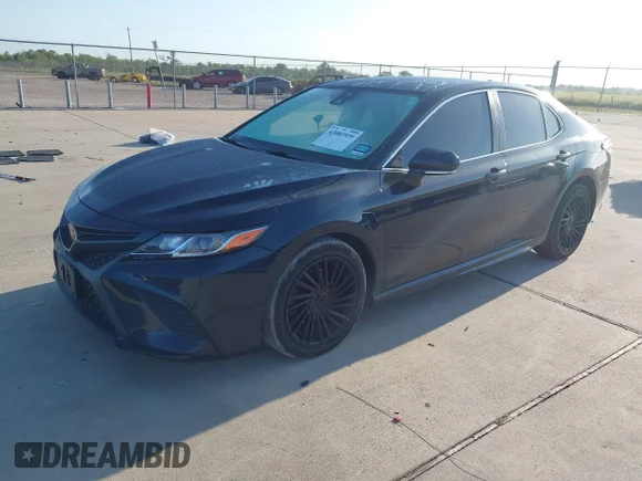 ✅ 2020 Toyota Camry SE • VIN: 4T1M11AK2LU325245 • Lot: 43081939. Wystawiony na IAAI z przebiegiem 62 261 mil. Bezpłatny archiwum sprzedaży aukcyjnych z USA i szczegółowy raport historii pojazdu na DreamBid. Zdjęcie 2.