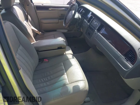 ✅ 2006 Lincoln Town Car Signature • VIN: 1LNHM81V56Y650688 • Lot: 41519597. Wystawiony na IAAI z przebiegiem 77 817 mil. Bezpłatny archiwum sprzedaży aukcyjnych z USA i szczegółowy raport historii pojazdu na DreamBid. Zdjęcie 5.