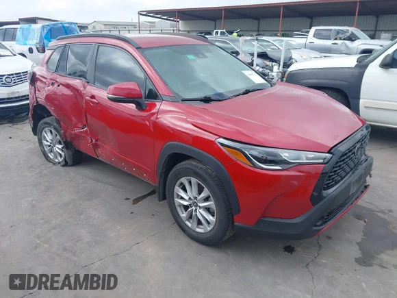✅ 2022 Toyota Corolla Cross LE • VIN: 7MUCAAAG0NV029343 • Лот: 44849737. Опубликован ранее на IAAI с пробегом 55 159 миль. Бесплатный доступ к архиву аукционных продаж из США и подробный отчёт об истории автомобиля на DreamBid. Изображение 1.