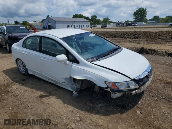 ✅ 2010 Honda Civic LX • VIN: 19XFA1F58AE003981 • Lot: 58139306. Wystawiony na Copart z przebiegiem Nie podano. Bezpłatny archiwum sprzedaży aukcyjnych z USA i szczegółowy raport historii pojazdu na DreamBid. Zdjęcie 4.