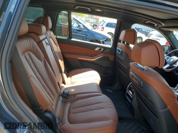 ✅ 2022 BMW X7 M50i • VIN: 5UXCX6C06N9M97922 • Lot: 45918943. Wystawiony na Copart z przebiegiem 124 mil. Bezpłatny archiwum sprzedaży aukcyjnych z USA i szczegółowy raport historii pojazdu na DreamBid. Zdjęcie 11.